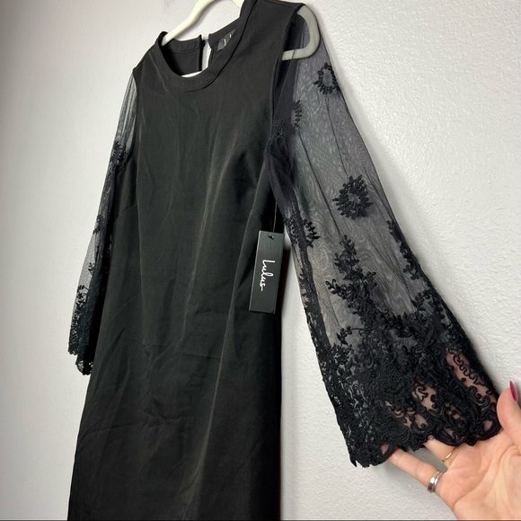 Lulus Dresses & Skirts - Lulu's Black Lace Sleeve Shift Dress